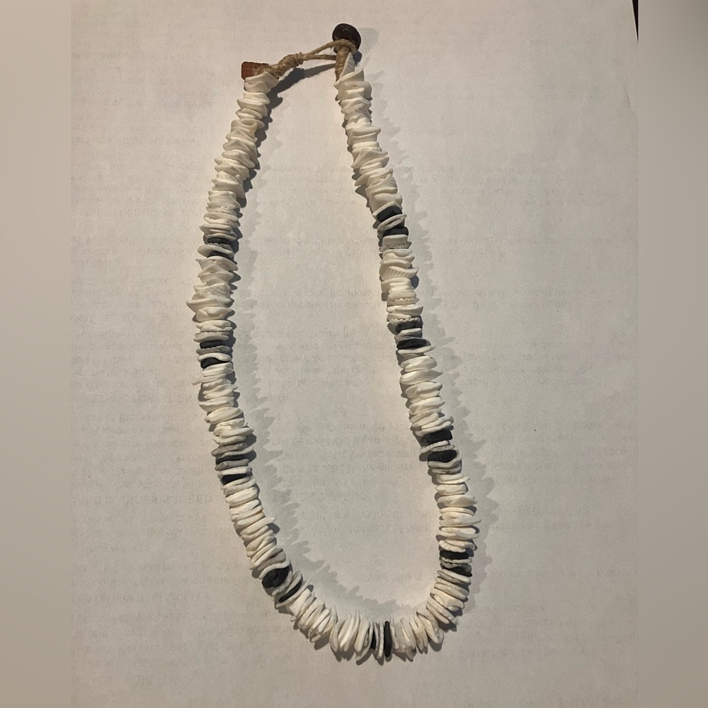 Aeropostale Puka Shell Necklace